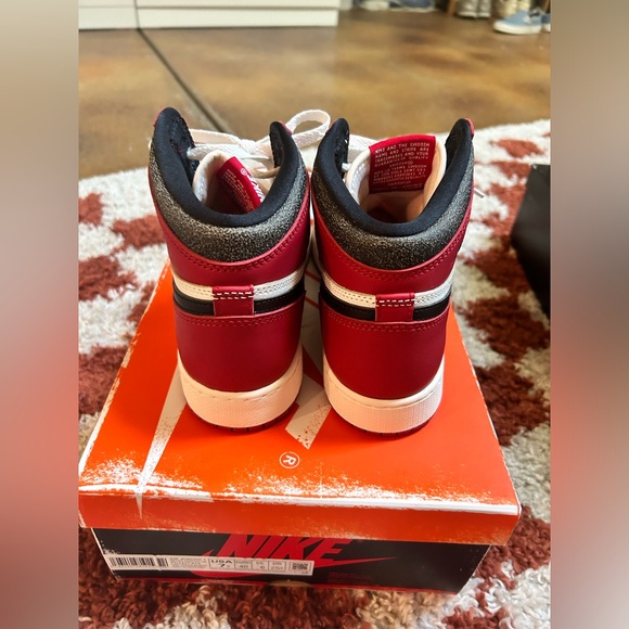 Jordan 1 Retro High Chicago Lost and Found size 7Y brand new never worn - Picture 5 of 6